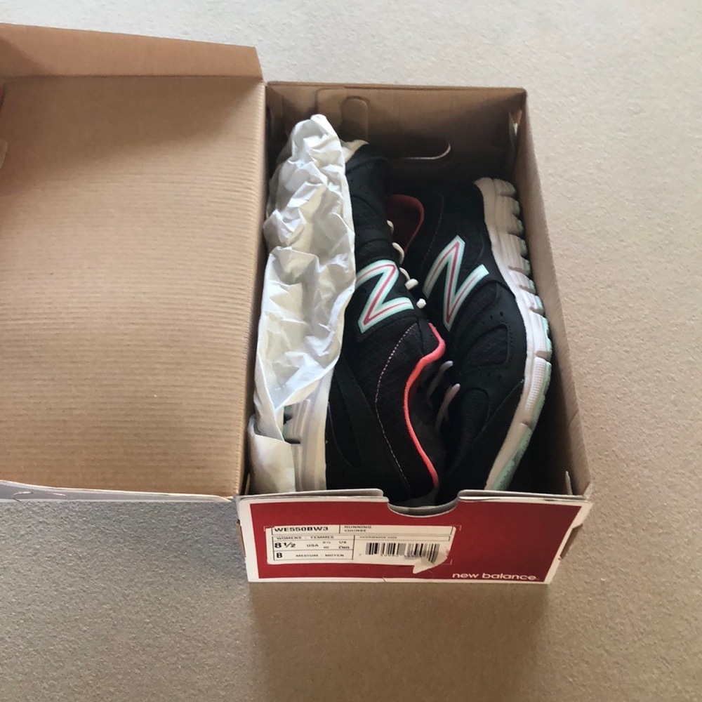 New Balance 8.5 Running Course shoes